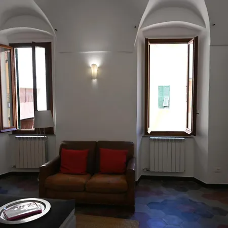 House Overseas * Riva Ligure