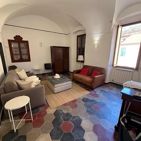 House Overseas * Riva Ligure