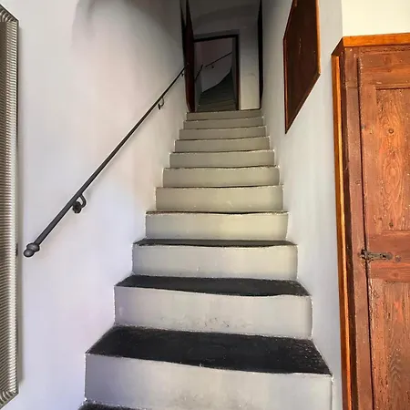 House Overseas Nyaraló