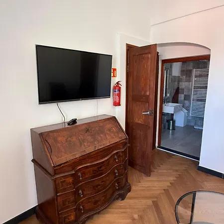 Nyaraló House Overseas *