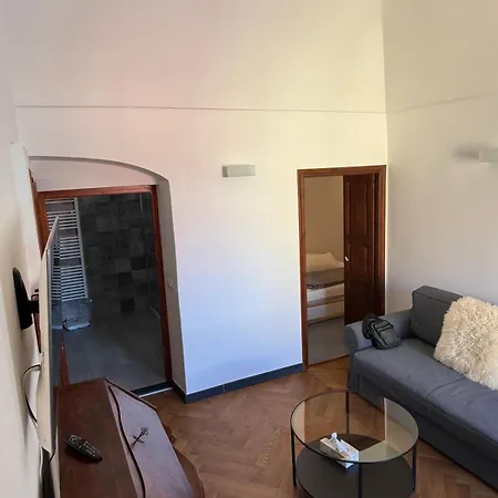 House Overseas Nyaraló