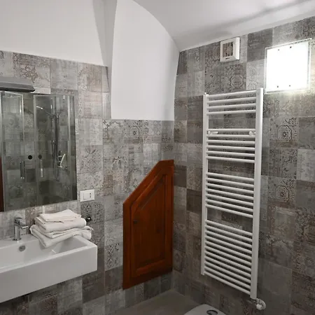 House Overseas Riva Ligure
