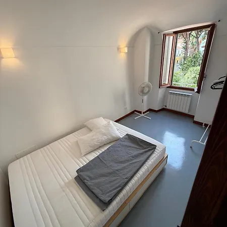 House Overseas Nyaraló