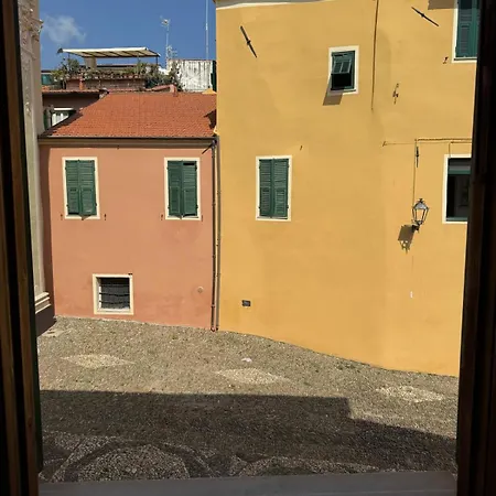 House Overseas Riva Ligure