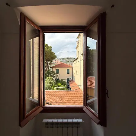 House Overseas * Riva Ligure